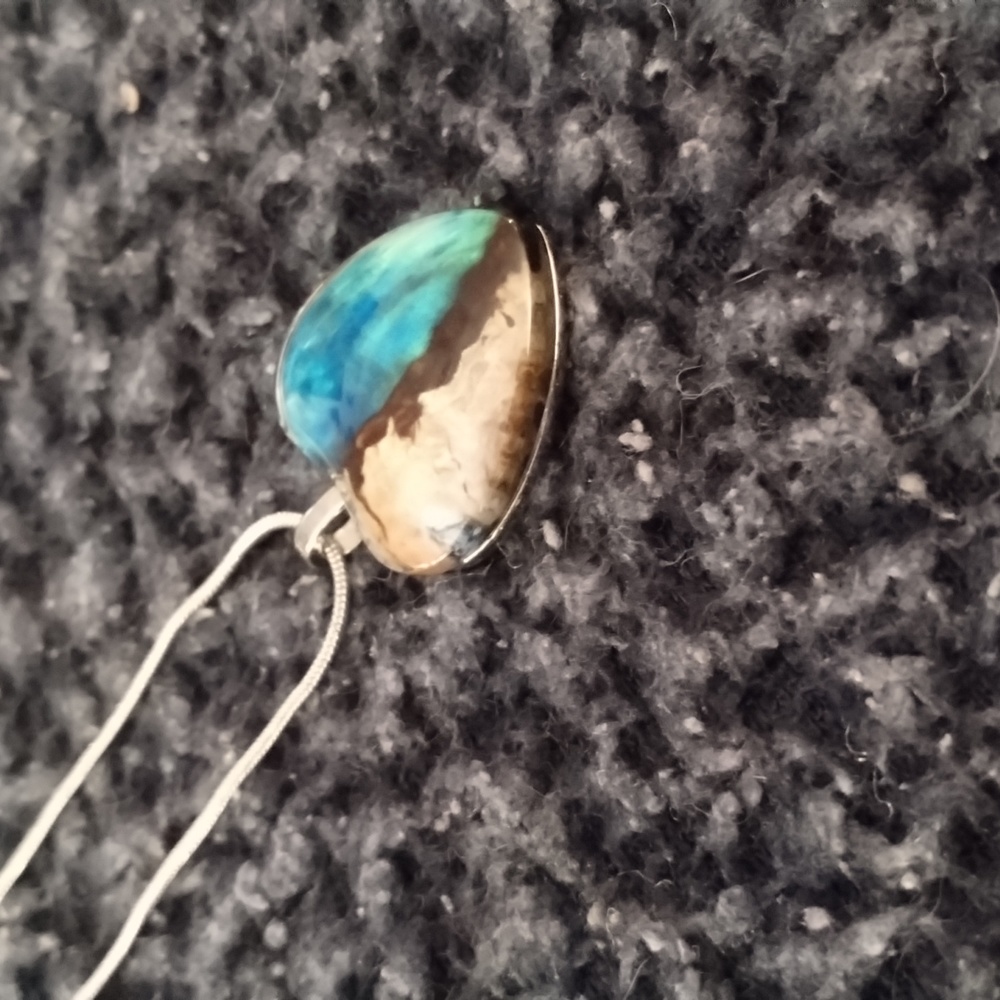 Natural Scenery pendant Heart turquoise and Sand Color Pendant Necklace - Picture 5 of 9